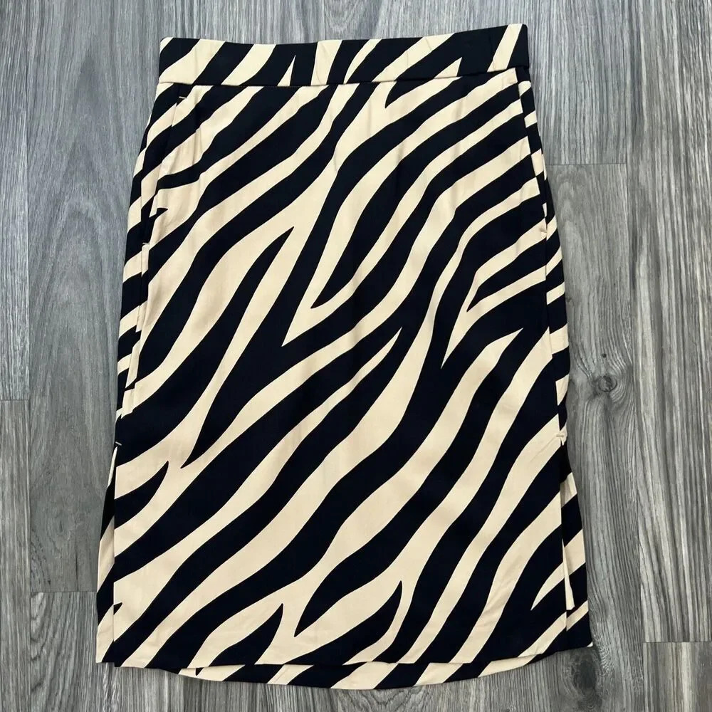 Ann Taylor Zebra Print A Line Pocket Skirt Size Small Black & Cream Lined